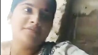 Desi Girl shows Her content