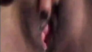 Indian Desi girl Masturbating,Meri Chut bohut ghorom ho raha hain.