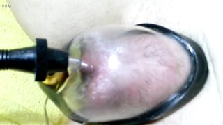 Italian doctor plays with a pump on her pussy