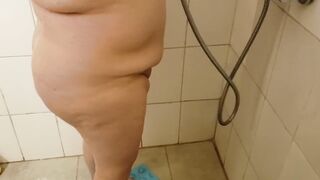 bbw in shower mom
