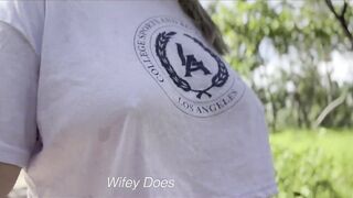 Public MILF in short crop top - BIG TIT PUBLIC flashing