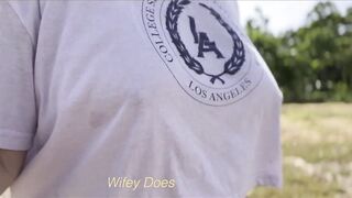 Public MILF in short crop top - BIG TIT PUBLIC flashing