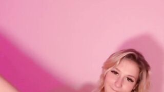 CUTE BLONDE SHAKING ASS & PUSSY - FULL vid on MY OF